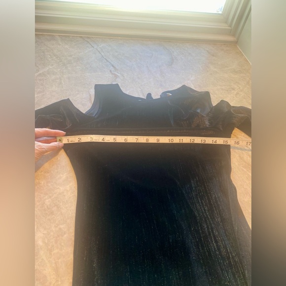 Topshop black cold shoulder velvet dress with gold metallic shimmer, Size 2 - Picture 13 of 13